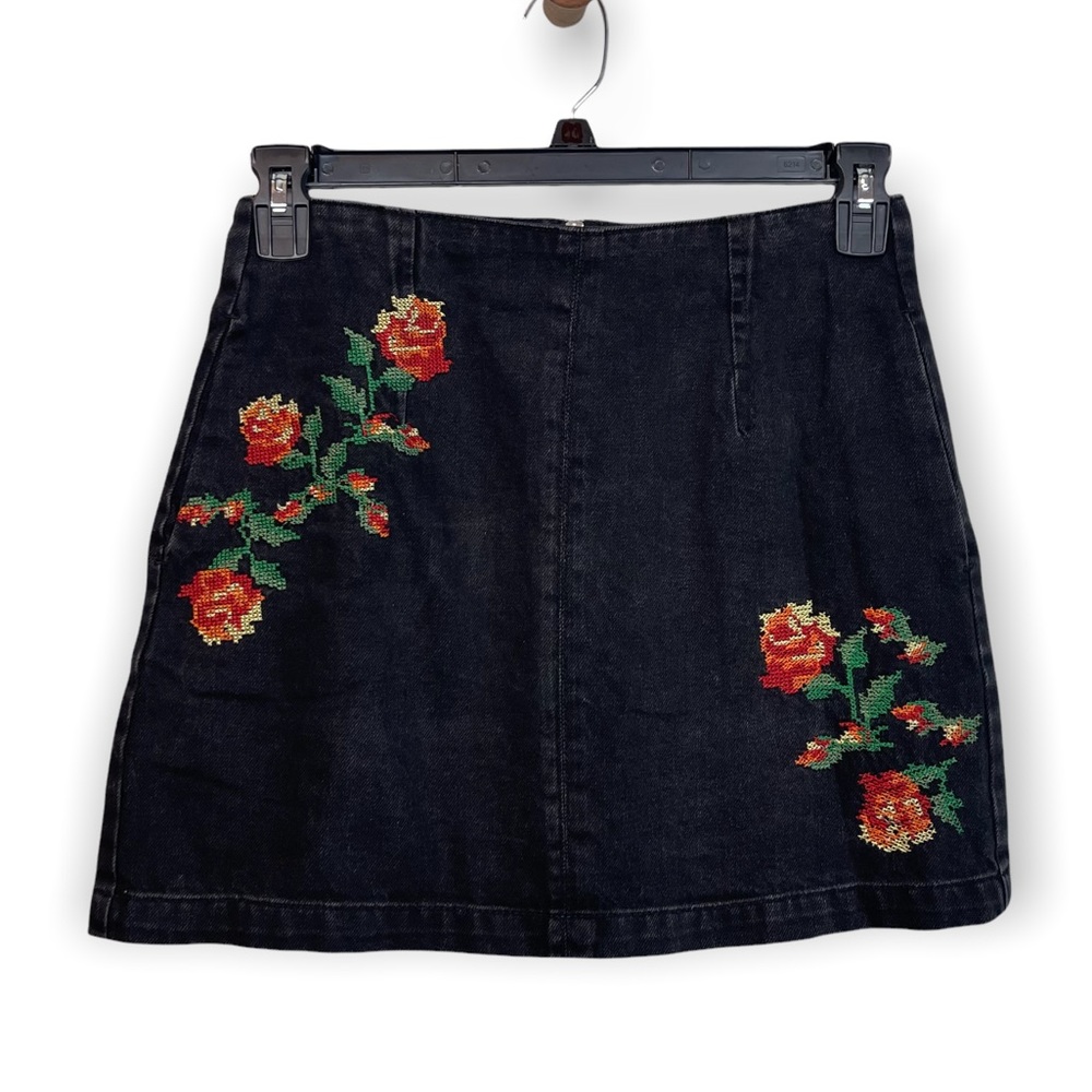 TopShop Moto Floral Embroidered Denim Skirt-Black Acid Wash, Size 6